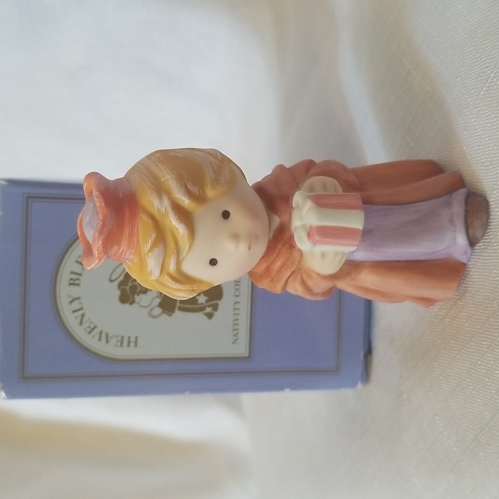 Avon Heavenly Blessings Nativity Figurine - Kaspar Orange and Purple